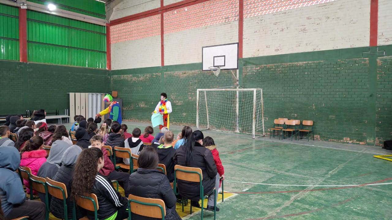 circo-social-presente-na-escola-de-ensino-basico-tenente-ary-rauen-28