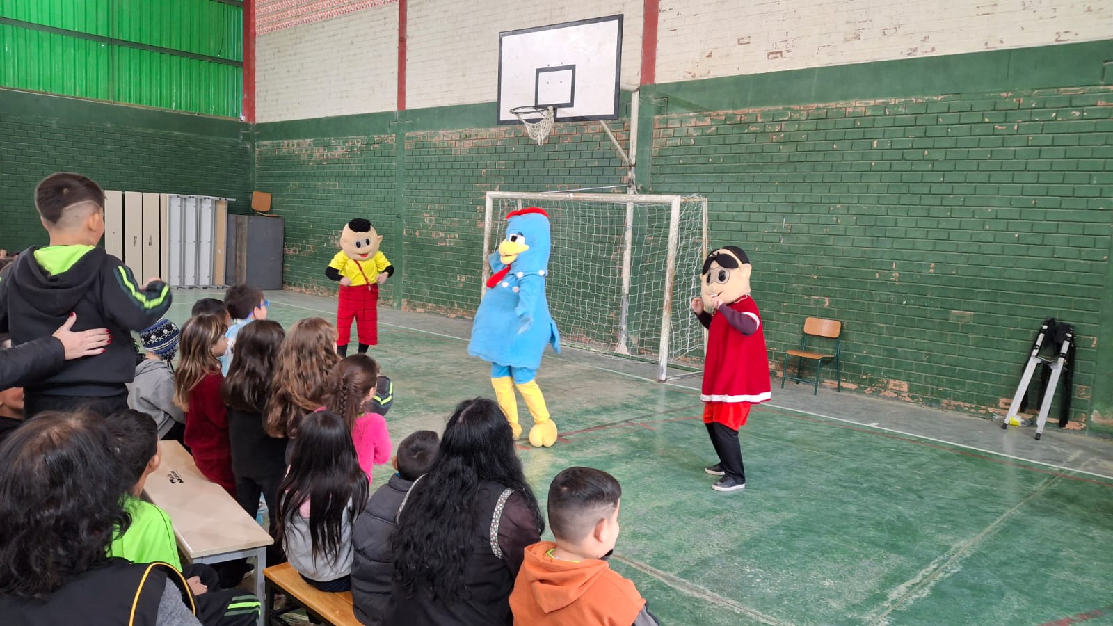 circo-social-presente-na-escola-de-ensino-basico-tenente-ary-rauen-8