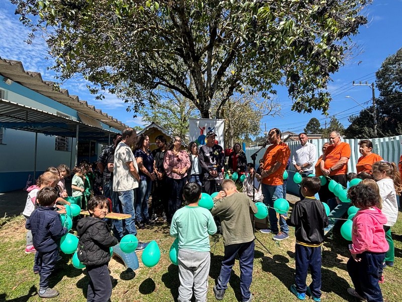 associacao-vista-alegre-e-circo-social-realiza-solenidade-com-entrega-de-livros-premiacoes-e-homenagem-postuma-em-mafra-11