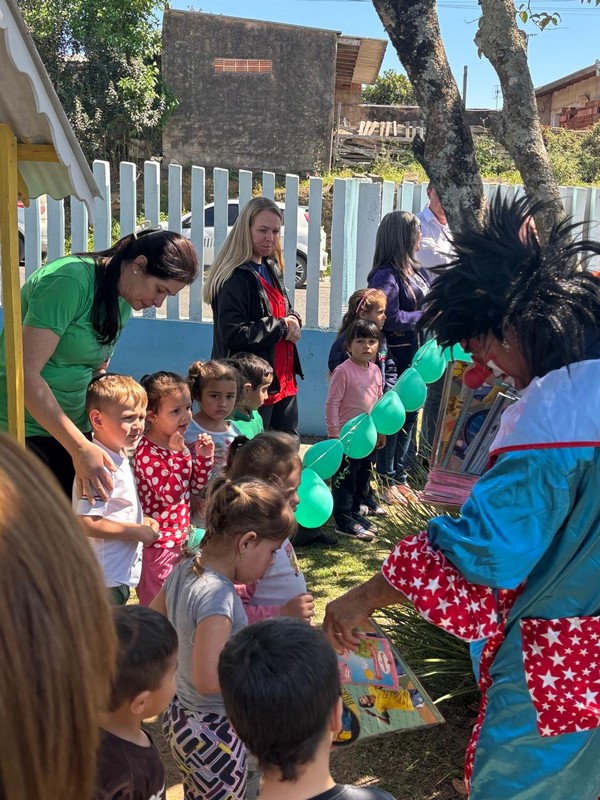 associacao-vista-alegre-e-circo-social-realiza-solenidade-com-entrega-de-livros-premiacoes-e-homenagem-postuma-em-mafra-24