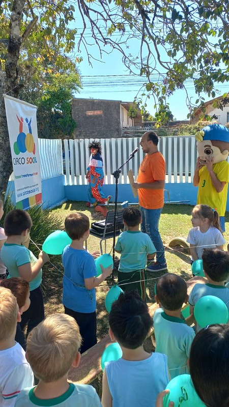 associacao-vista-alegre-e-circo-social-realiza-solenidade-com-entrega-de-livros-premiacoes-e-homenagem-postuma-em-mafra-28
