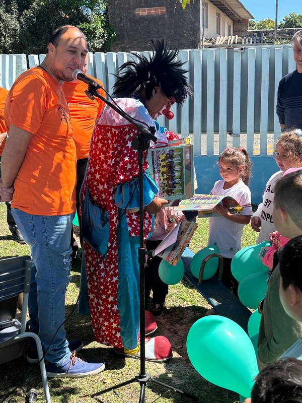 associacao-vista-alegre-e-circo-social-realiza-solenidade-com-entrega-de-livros-premiacoes-e-homenagem-postuma-em-mafra-29