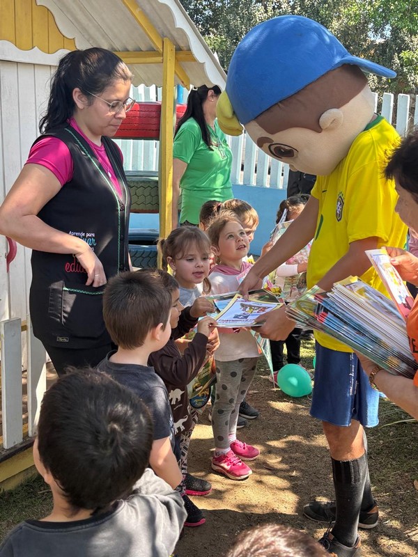 associacao-vista-alegre-e-circo-social-realiza-solenidade-com-entrega-de-livros-premiacoes-e-homenagem-postuma-em-mafra-30