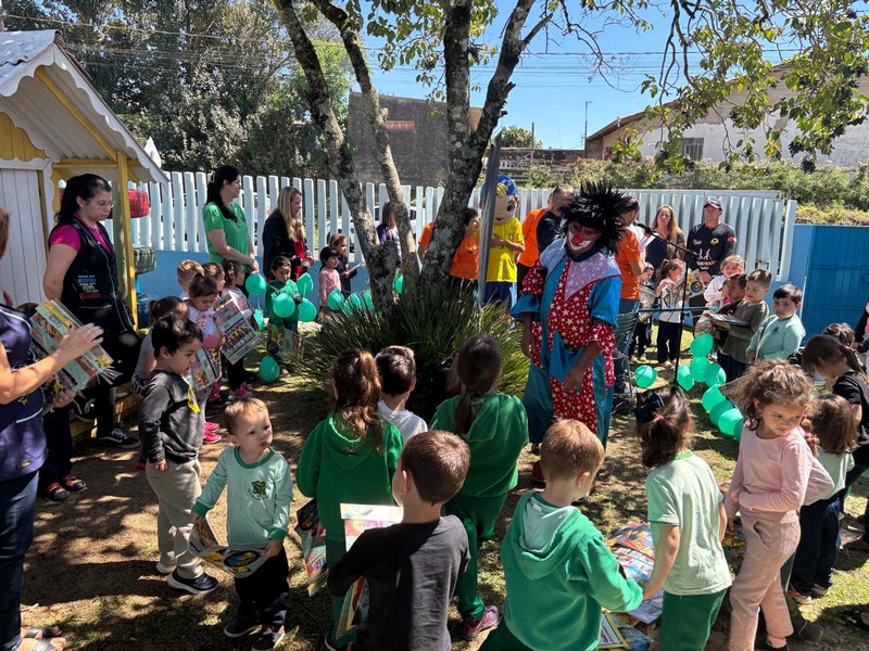 associacao-vista-alegre-e-circo-social-realiza-solenidade-com-entrega-de-livros-premiacoes-e-homenagem-postuma-em-mafra-38