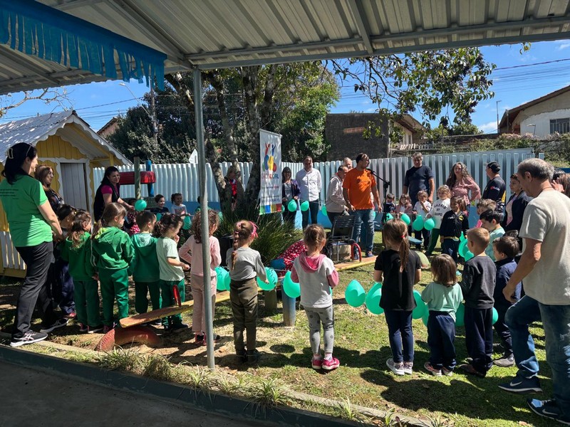 associacao-vista-alegre-e-circo-social-realiza-solenidade-com-entrega-de-livros-premiacoes-e-homenagem-postuma-em-mafra-4