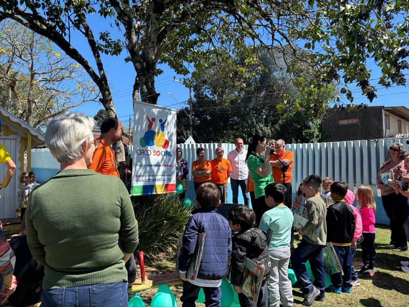 associacao-vista-alegre-e-circo-social-realiza-solenidade-com-entrega-de-livros-premiacoes-e-homenagem-postuma-em-mafra-40