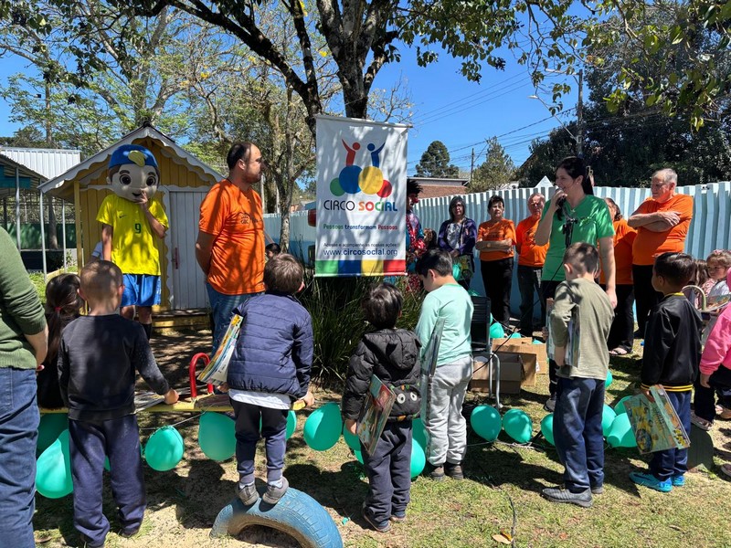 associacao-vista-alegre-e-circo-social-realiza-solenidade-com-entrega-de-livros-premiacoes-e-homenagem-postuma-em-mafra-41
