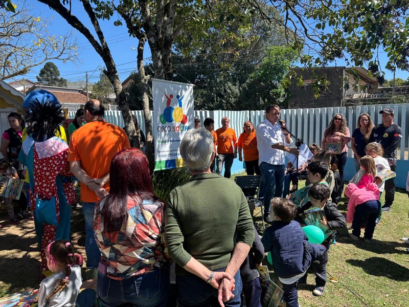 associacao-vista-alegre-e-circo-social-realiza-solenidade-com-entrega-de-livros-premiacoes-e-homenagem-postuma-em-mafra-42