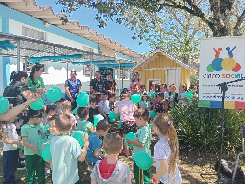 associacao-vista-alegre-e-circo-social-realiza-solenidade-com-entrega-de-livros-premiacoes-e-homenagem-postuma-em-mafra-45
