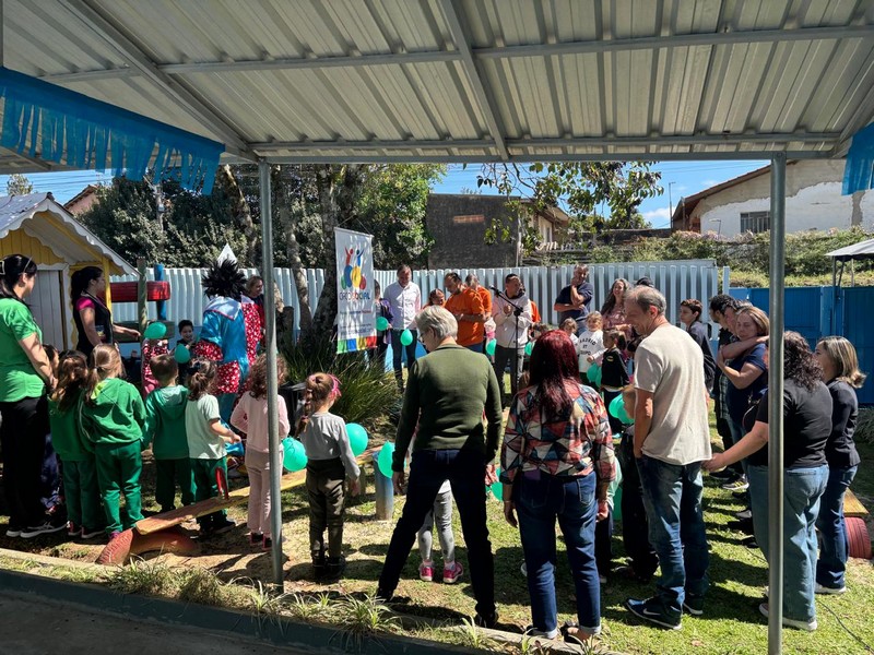 associacao-vista-alegre-e-circo-social-realiza-solenidade-com-entrega-de-livros-premiacoes-e-homenagem-postuma-em-mafra-8