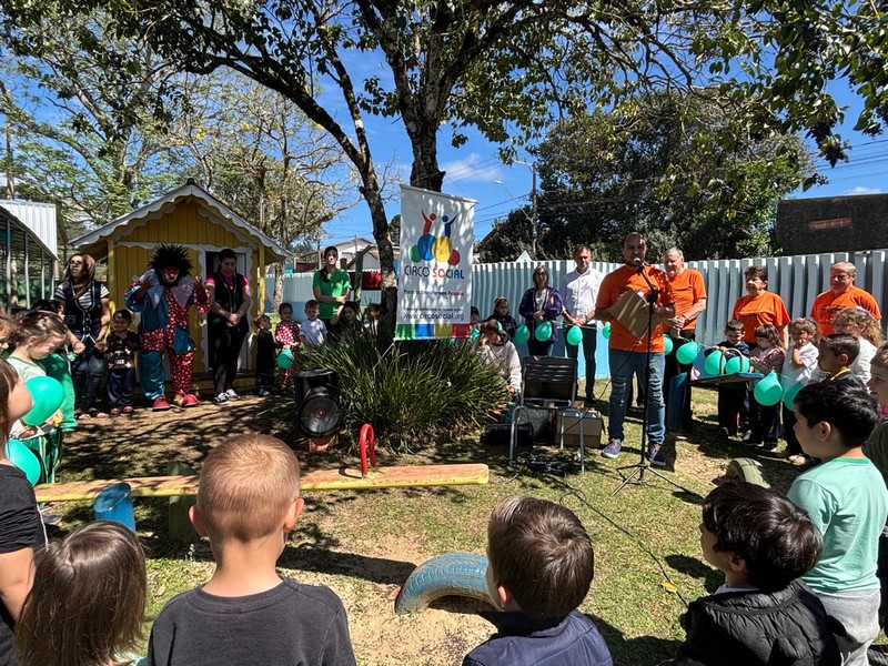 associacao-vista-alegre-e-circo-social-realiza-solenidade-com-entrega-de-livros-premiacoes-e-homenagem-postuma-em-mafra-9