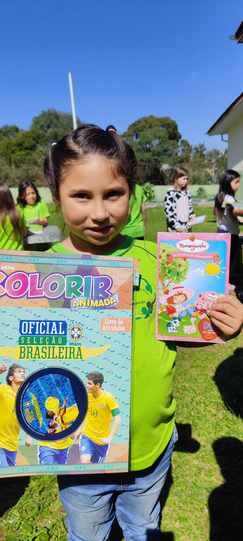 meu-brasil-campeao-circo-social-entrega-mais-de-6-mil-livros-de-atividades-infantis-1