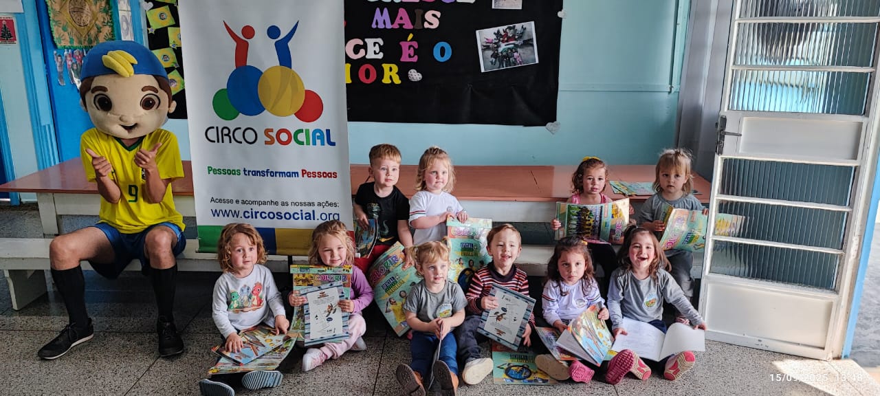 meu-brasil-campeao-circo-social-entrega-mais-de-6-mil-livros-de-atividades-infantis-10