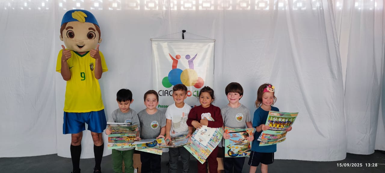 meu-brasil-campeao-circo-social-entrega-mais-de-6-mil-livros-de-atividades-infantis-13