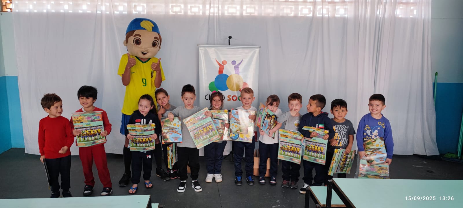 meu-brasil-campeao-circo-social-entrega-mais-de-6-mil-livros-de-atividades-infantis-16
