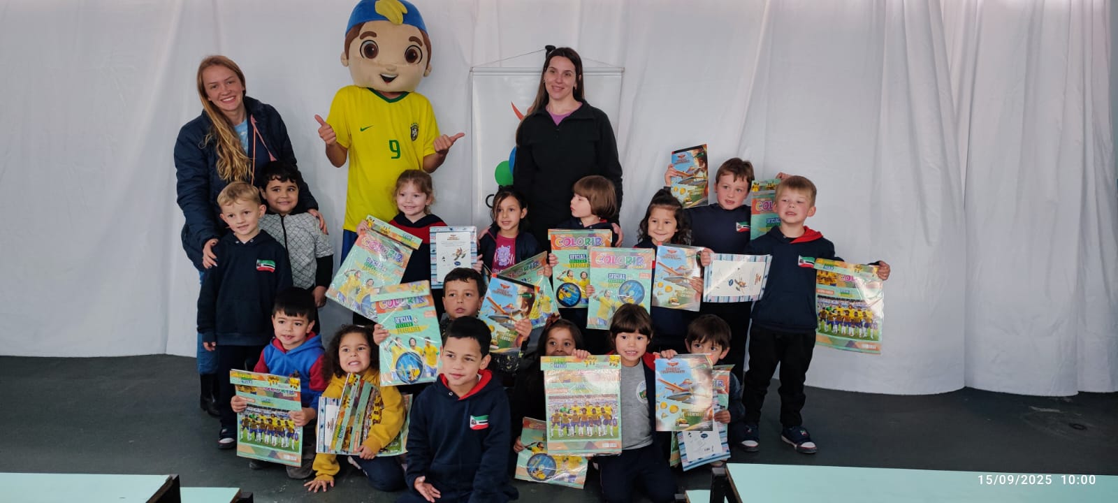 meu-brasil-campeao-circo-social-entrega-mais-de-6-mil-livros-de-atividades-infantis-21