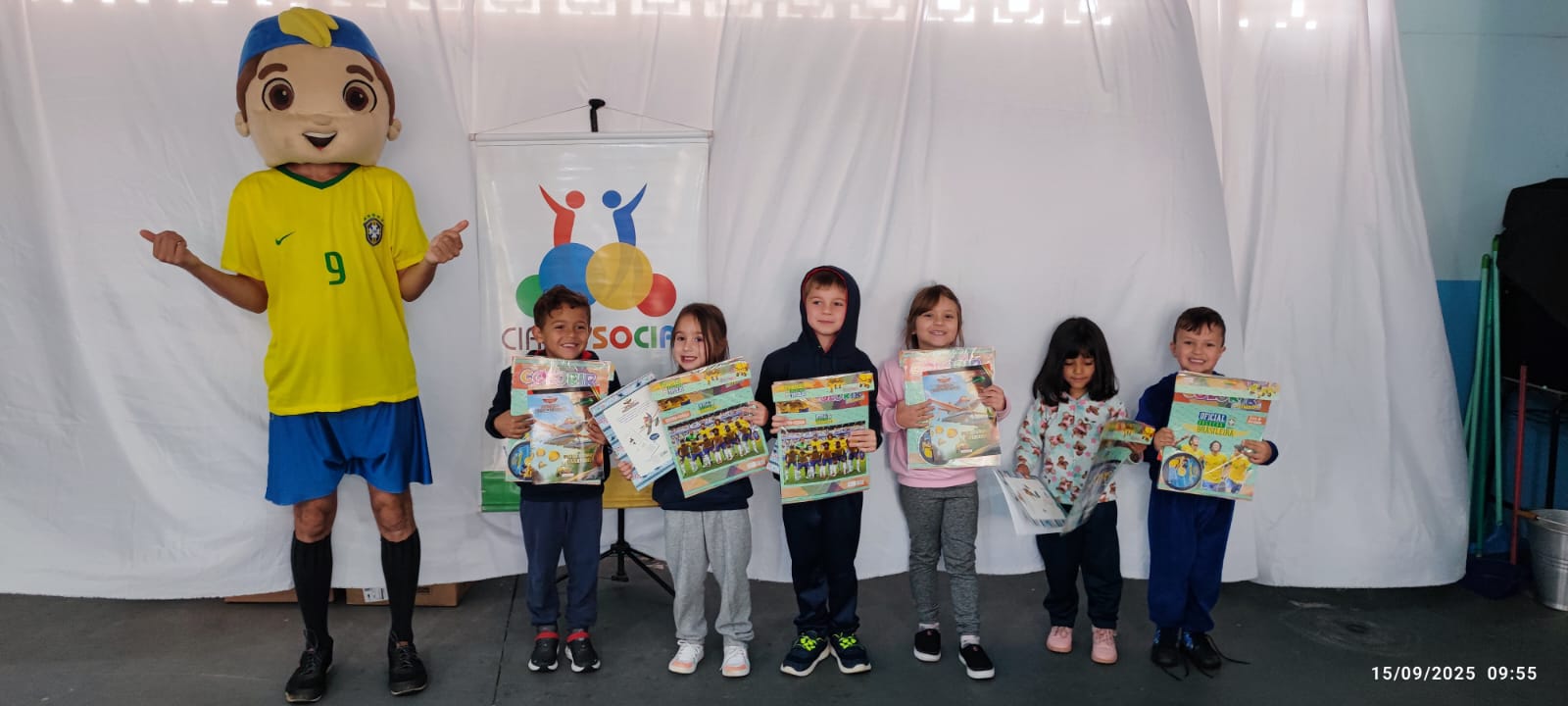 meu-brasil-campeao-circo-social-entrega-mais-de-6-mil-livros-de-atividades-infantis-22
