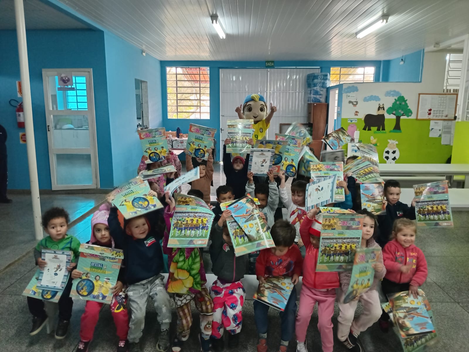 meu-brasil-campeao-circo-social-entrega-mais-de-6-mil-livros-de-atividades-infantis-23