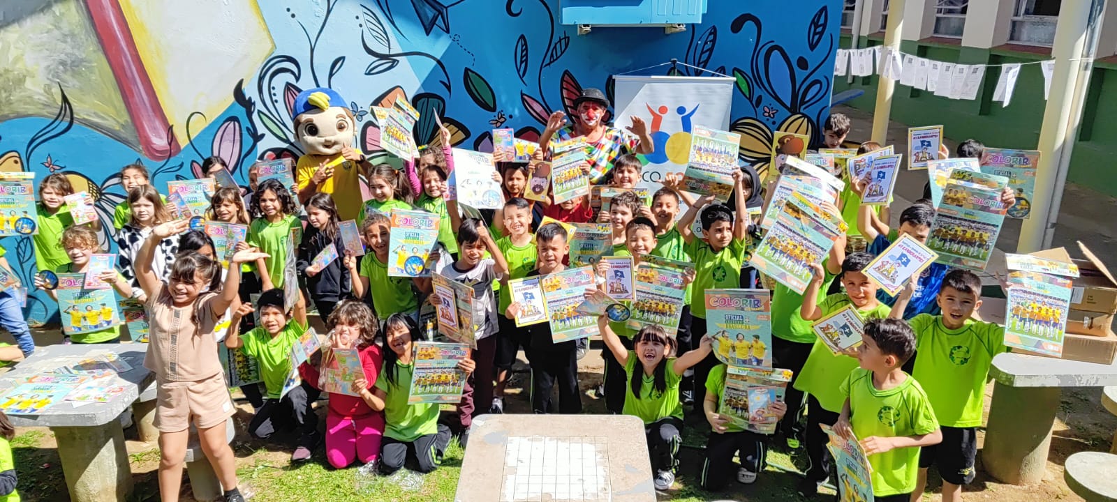 meu-brasil-campeao-circo-social-entrega-mais-de-6-mil-livros-de-atividades-infantis-27