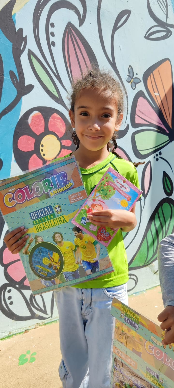 meu-brasil-campeao-circo-social-entrega-mais-de-6-mil-livros-de-atividades-infantis-33
