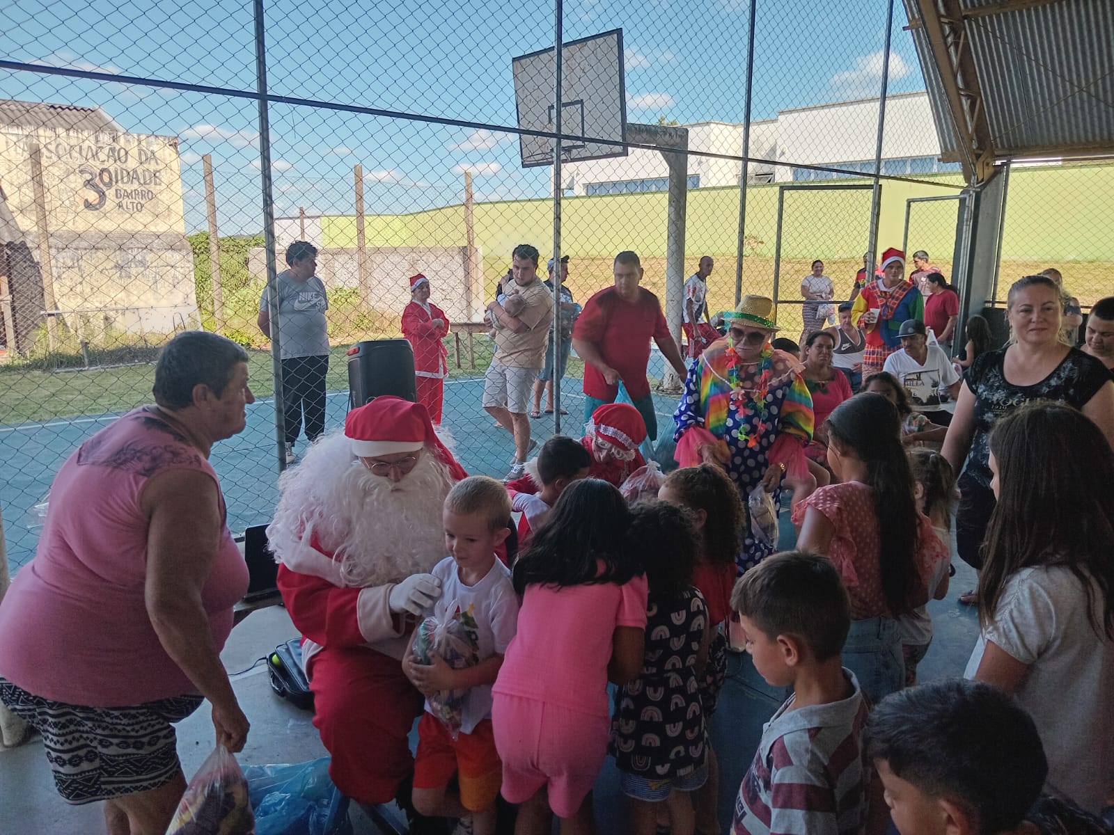 apresentacoes-na-associacao-comunitaria-do-bairro-alto-1