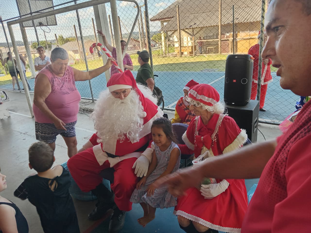 apresentacoes-na-associacao-comunitaria-do-bairro-alto-3