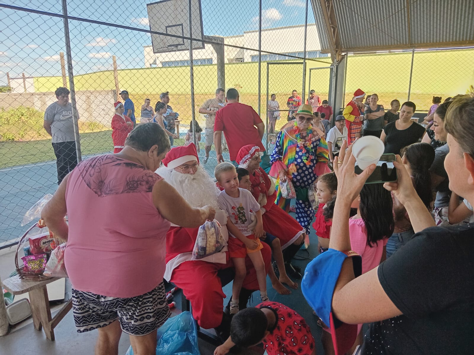 apresentacoes-na-associacao-comunitaria-do-bairro-alto-4