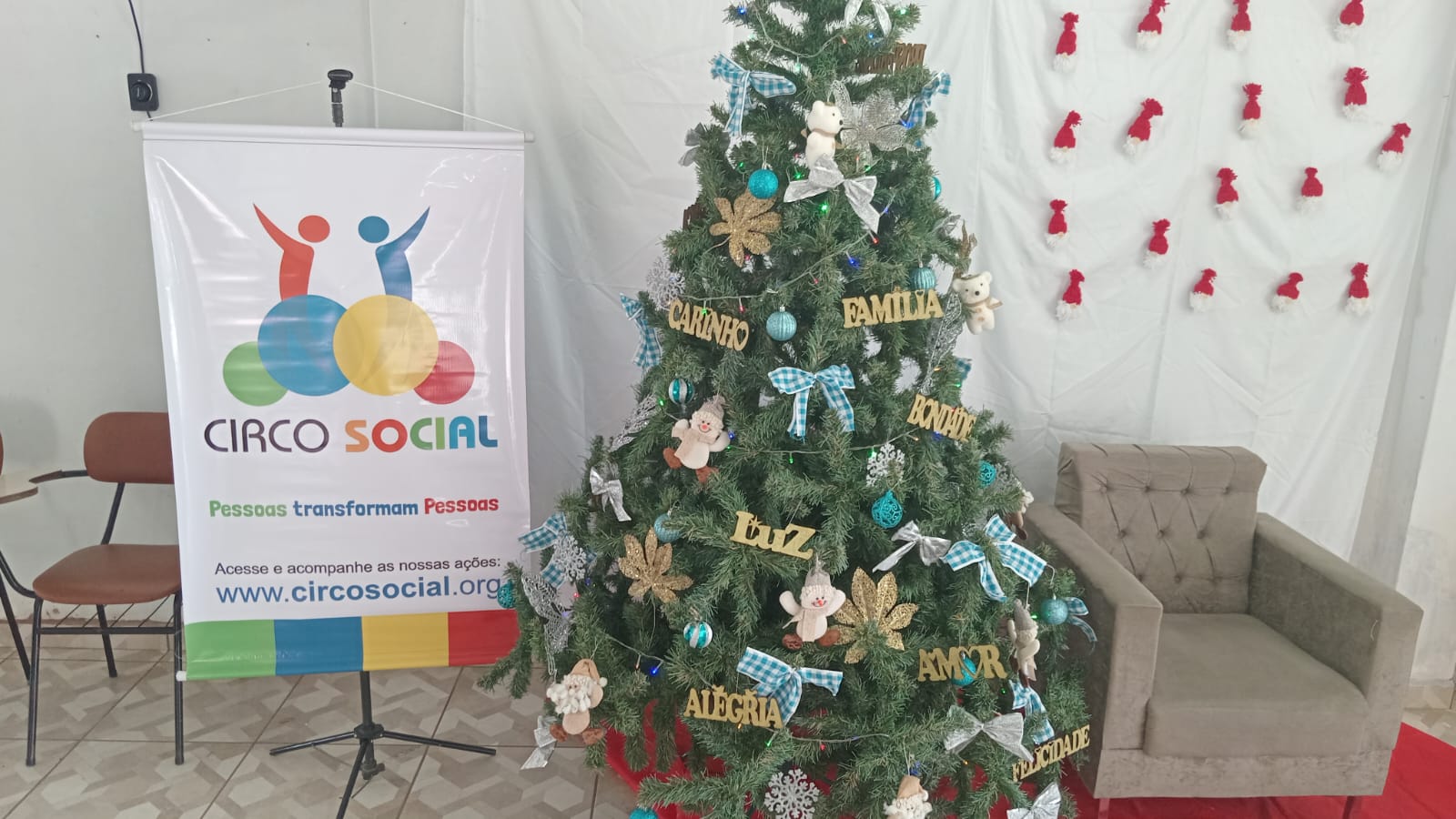 circo-social-leva-diversao-e-presentes-para-as-criancas-do-espaco-tea-de-rio-negro-11