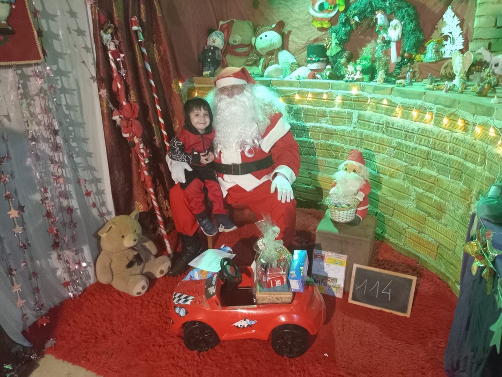 entregas-dos-presentes-das-cartinhas-do-natal-do-circo-social-2025-8