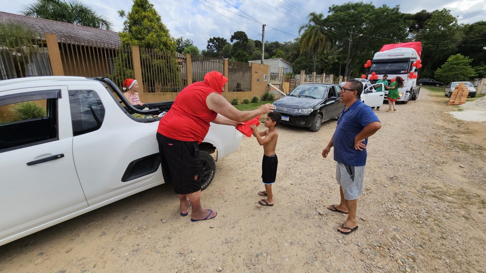 natal-do-circo-social-2025-entrega-de-presentes-para-as-criancas-35