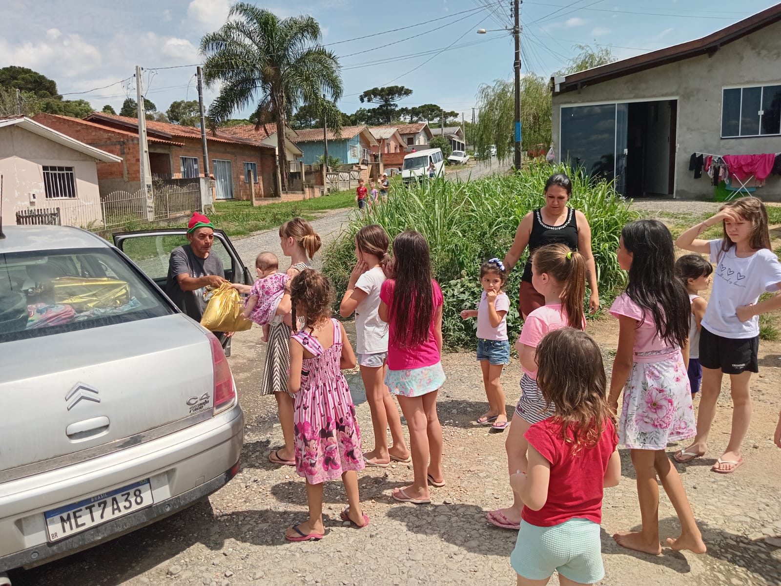 natal-do-circo-social-2025-entrega-de-presentes-para-as-criancas-4