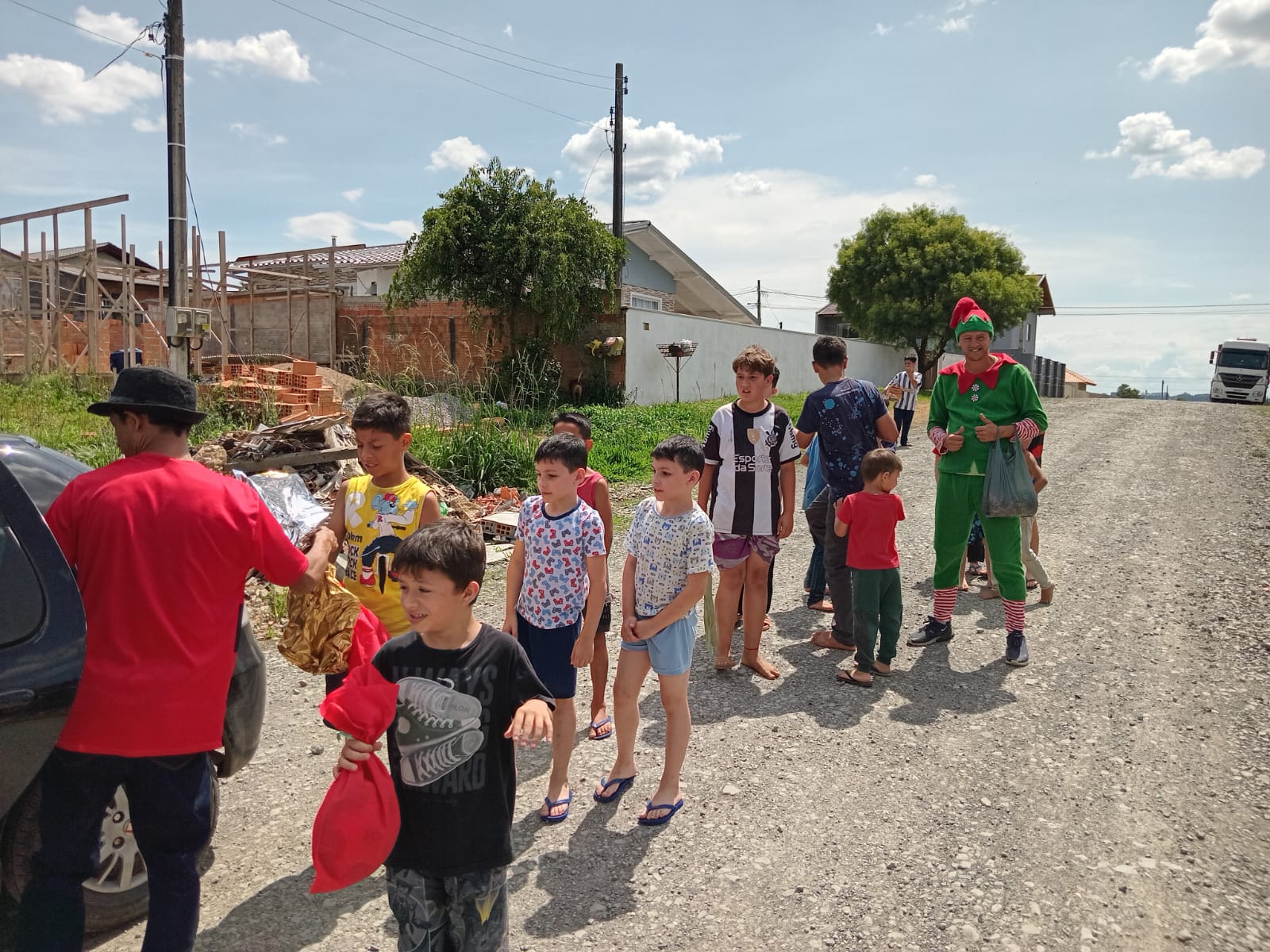 natal-do-circo-social-2025-entrega-de-presentes-para-as-criancas-6