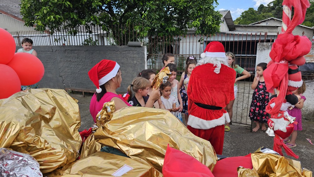 natal-do-circo-social-2025-entrega-de-presentes-para-as-criancas-6