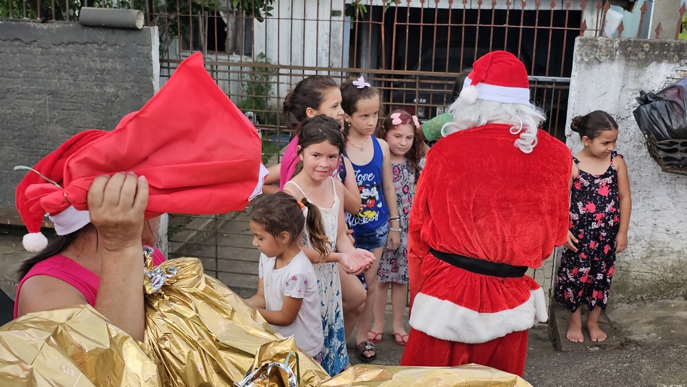 natal-do-circo-social-2025-entrega-de-presentes-para-as-criancas-7