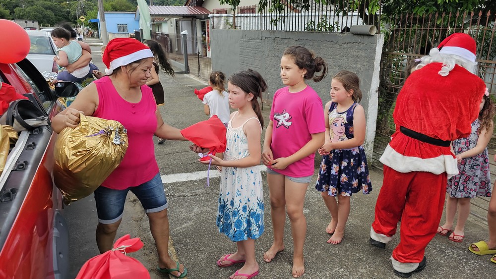 natal-do-circo-social-2025-entrega-de-presentes-para-as-criancas-8