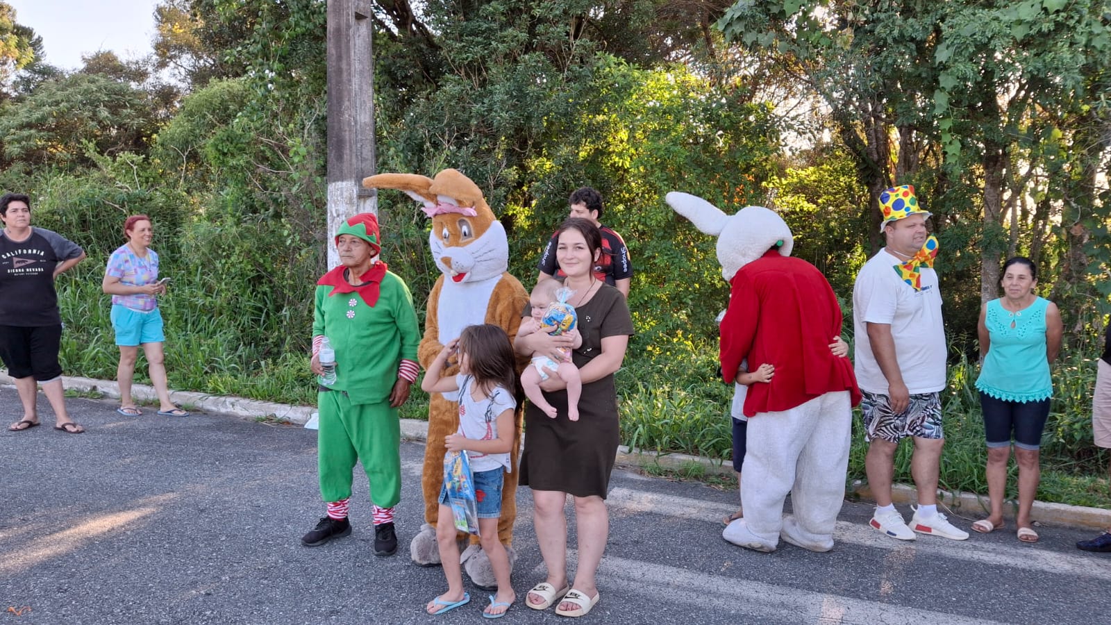 pascoa-solidaria-2026-do-circo-social-atendeu-mais-de-2-000-criancas-11