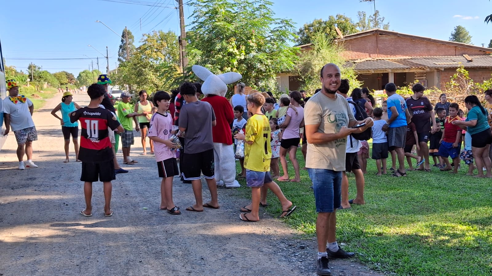 pascoa-solidaria-2026-do-circo-social-atendeu-mais-de-2-000-criancas-15