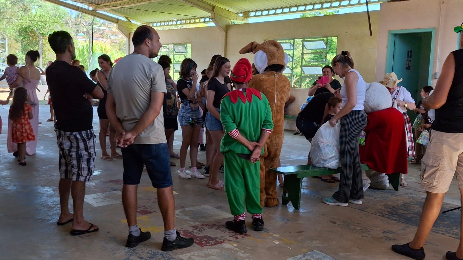 pascoa-solidaria-2026-do-circo-social-atendeu-mais-de-2-000-criancas-16