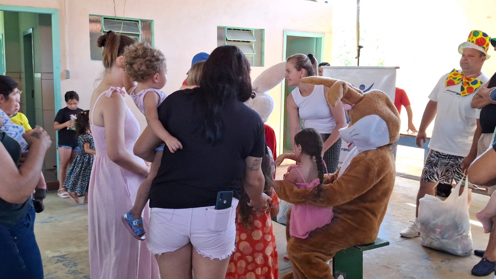 pascoa-solidaria-2026-do-circo-social-atendeu-mais-de-2-000-criancas-17