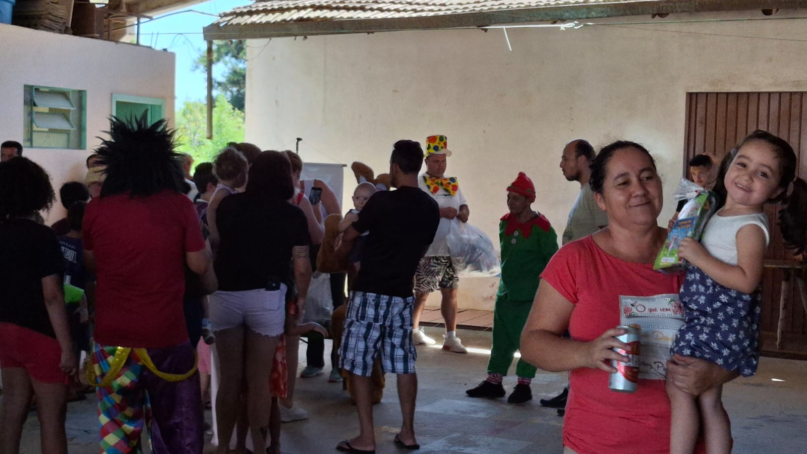 pascoa-solidaria-2026-do-circo-social-atendeu-mais-de-2-000-criancas-18