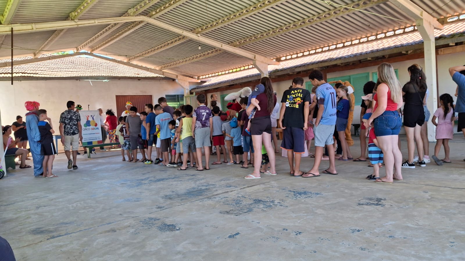 pascoa-solidaria-2026-do-circo-social-atendeu-mais-de-2-000-criancas-19