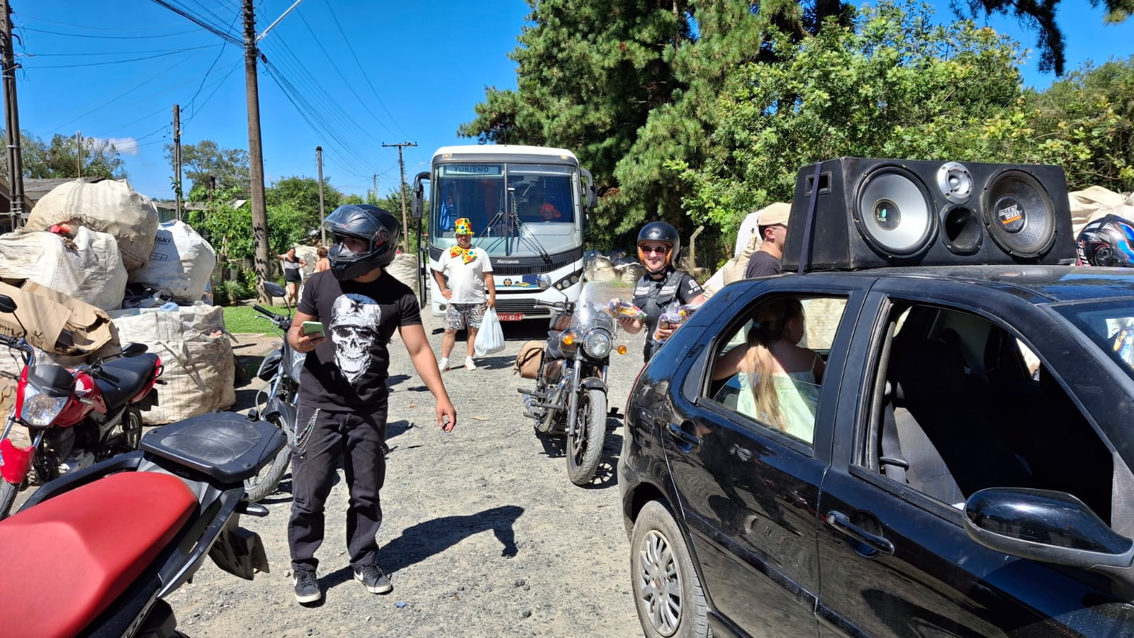 pascoa-solidaria-2026-do-circo-social-atendeu-mais-de-2-000-criancas-21