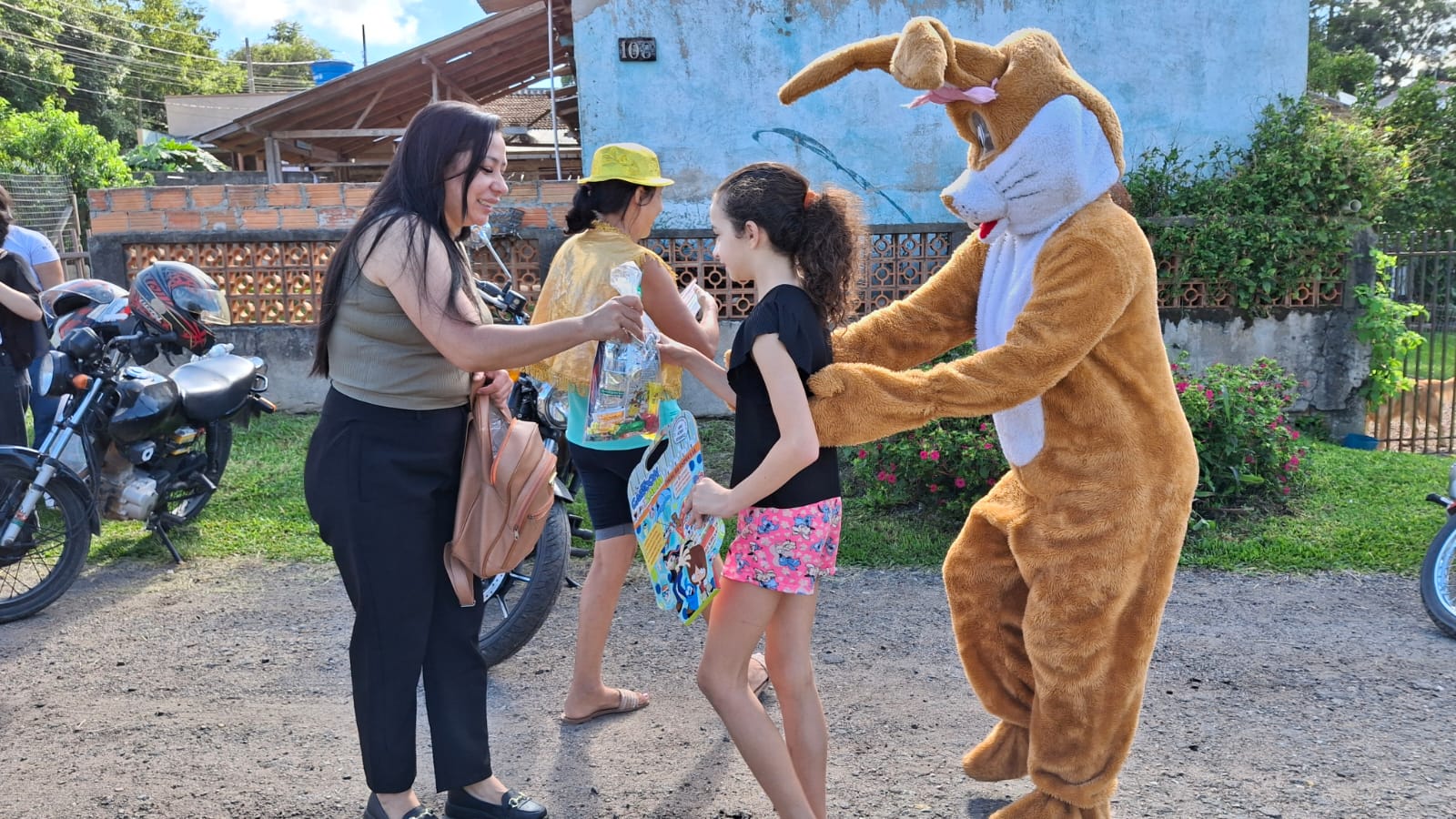 pascoa-solidaria-2026-do-circo-social-atendeu-mais-de-2-000-criancas-30