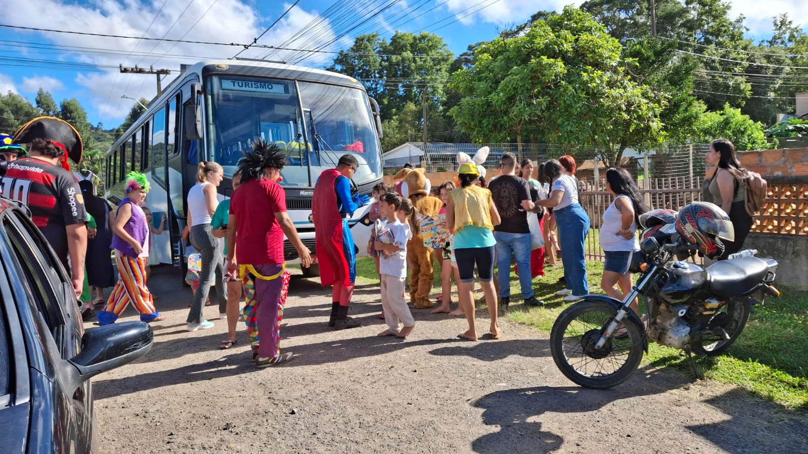 pascoa-solidaria-2026-do-circo-social-atendeu-mais-de-2-000-criancas-33