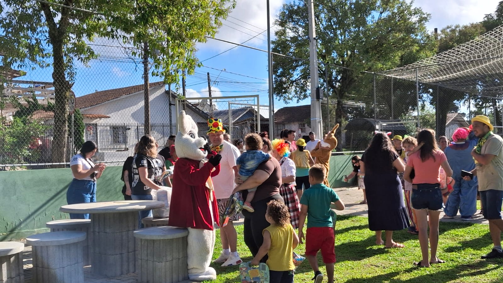 pascoa-solidaria-2026-do-circo-social-atendeu-mais-de-2-000-criancas-35