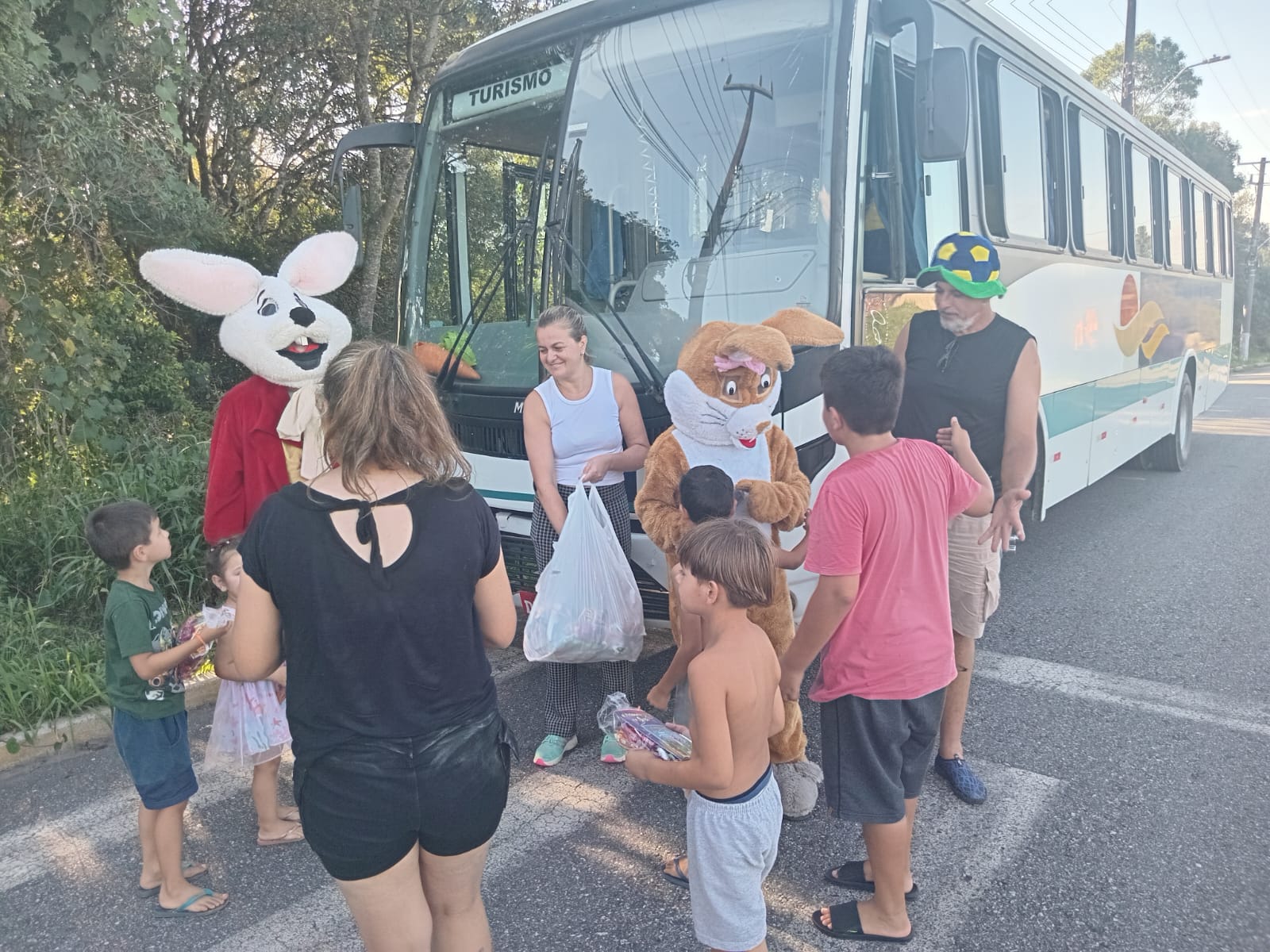 pascoa-solidaria-2026-do-circo-social-atendeu-mais-de-2-000-criancas-36