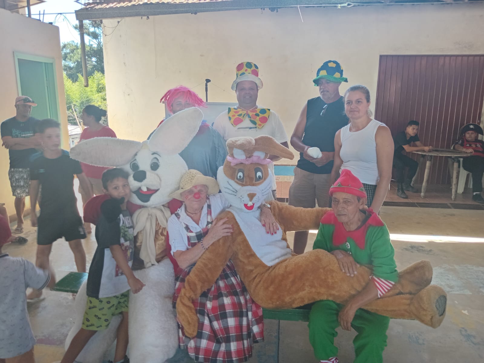 pascoa-solidaria-2026-do-circo-social-atendeu-mais-de-2-000-criancas-38