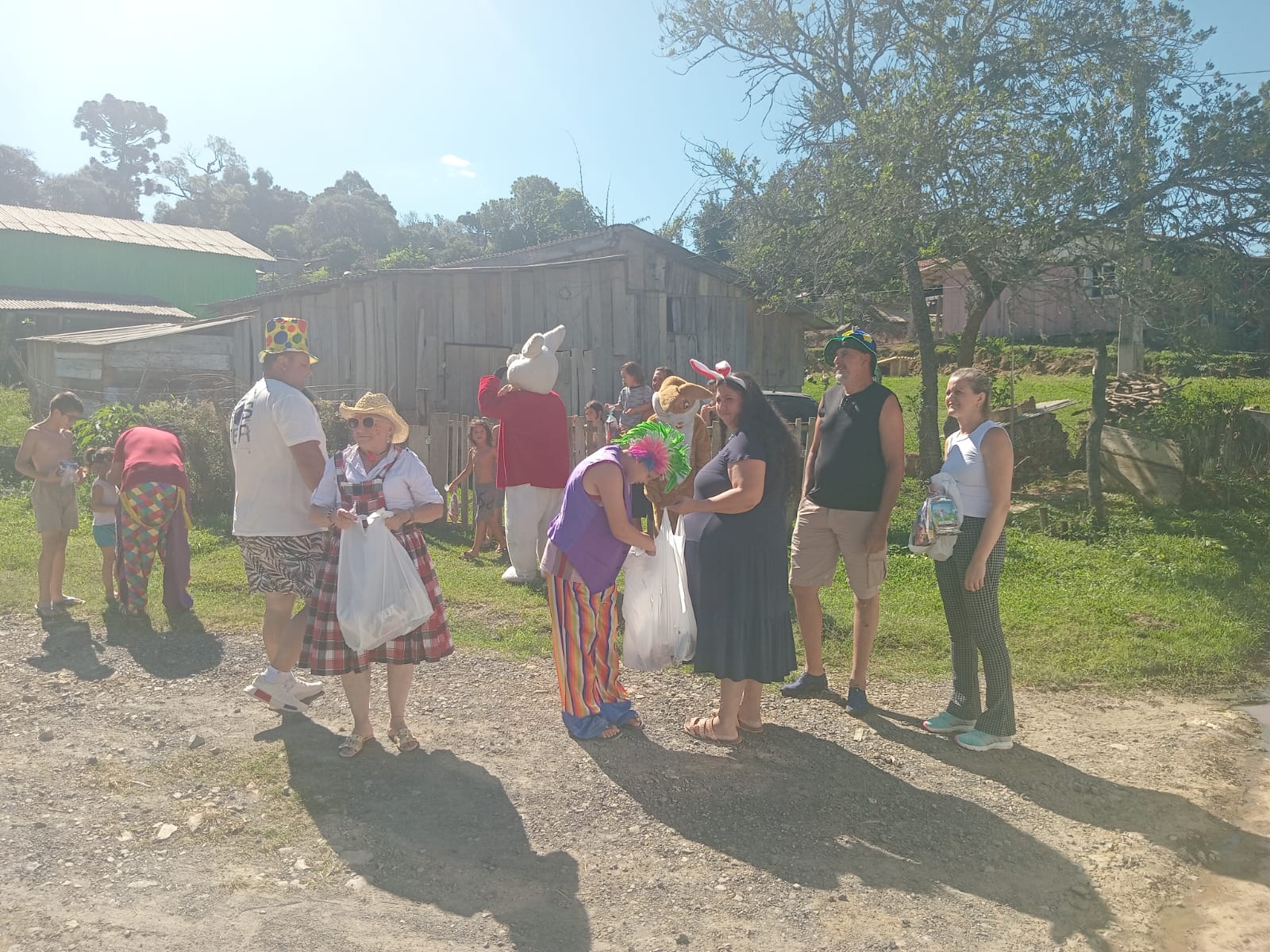 pascoa-solidaria-2026-do-circo-social-atendeu-mais-de-2-000-criancas-39