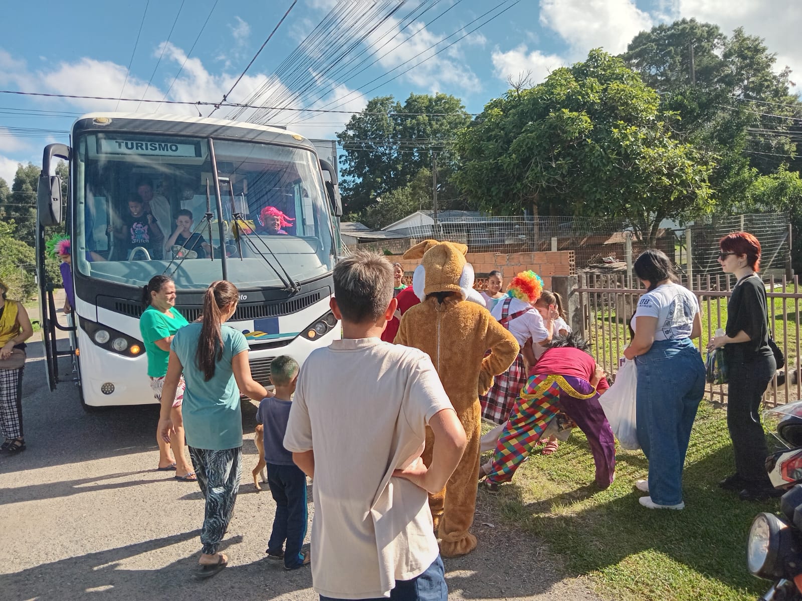 pascoa-solidaria-2026-do-circo-social-atendeu-mais-de-2-000-criancas-4