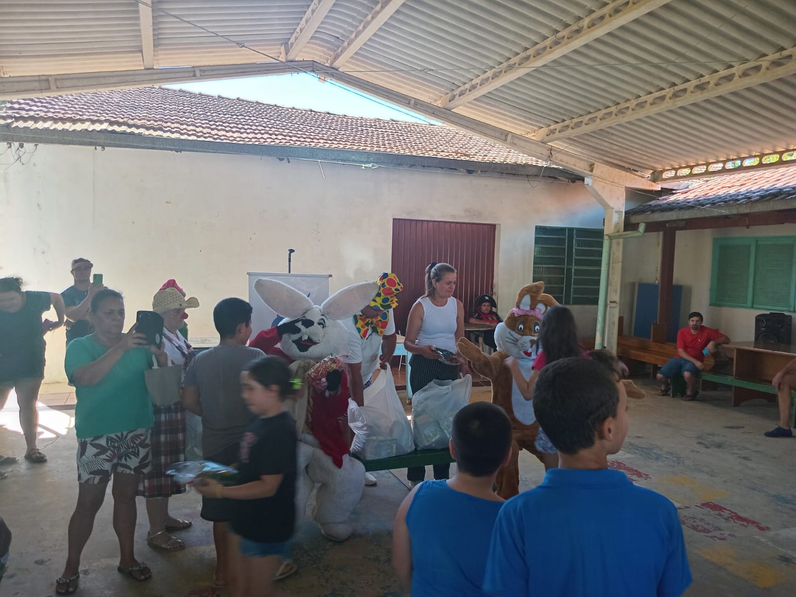 pascoa-solidaria-2026-do-circo-social-atendeu-mais-de-2-000-criancas-40